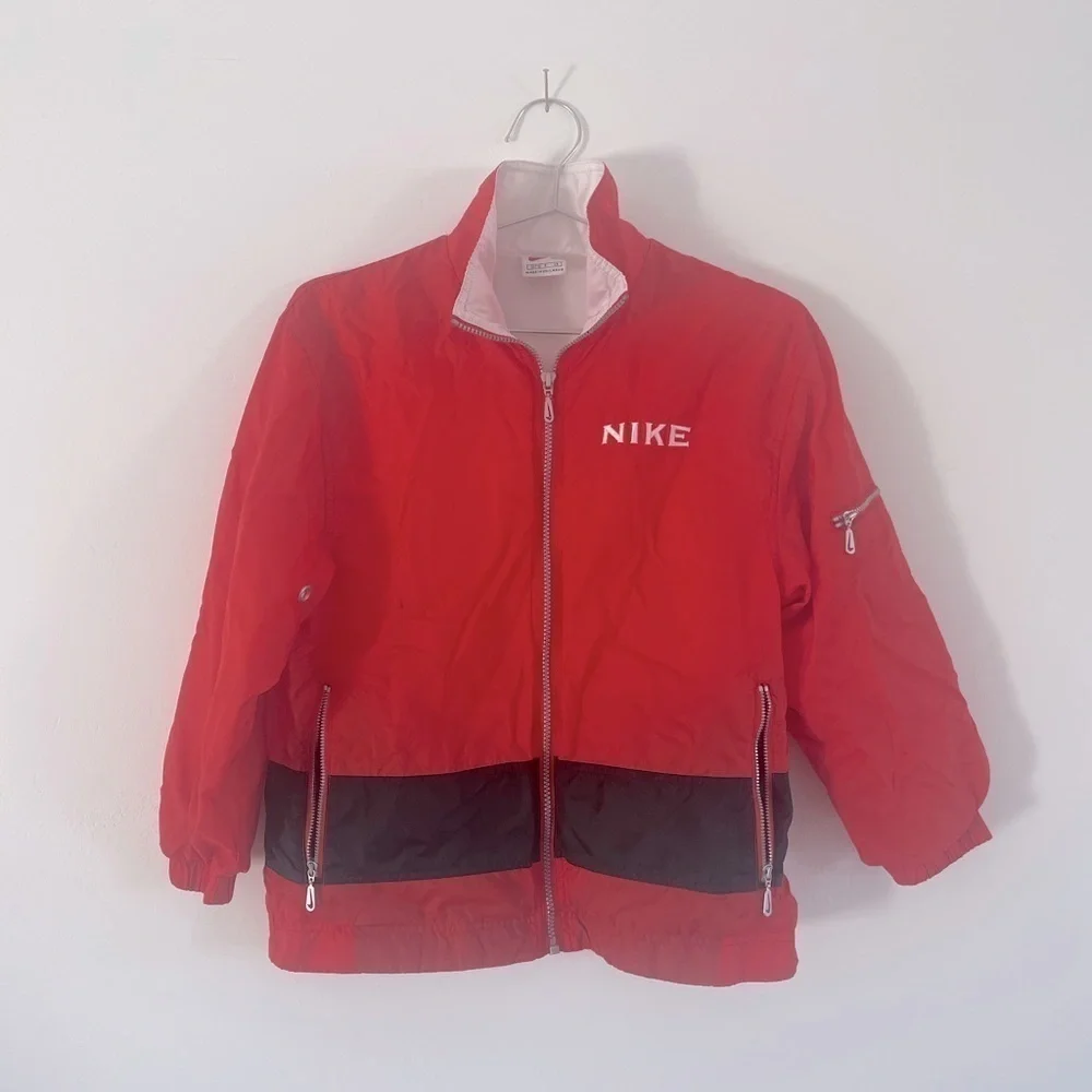 Retro Nike red windbreaker boys small play condition 3/4 sleeves